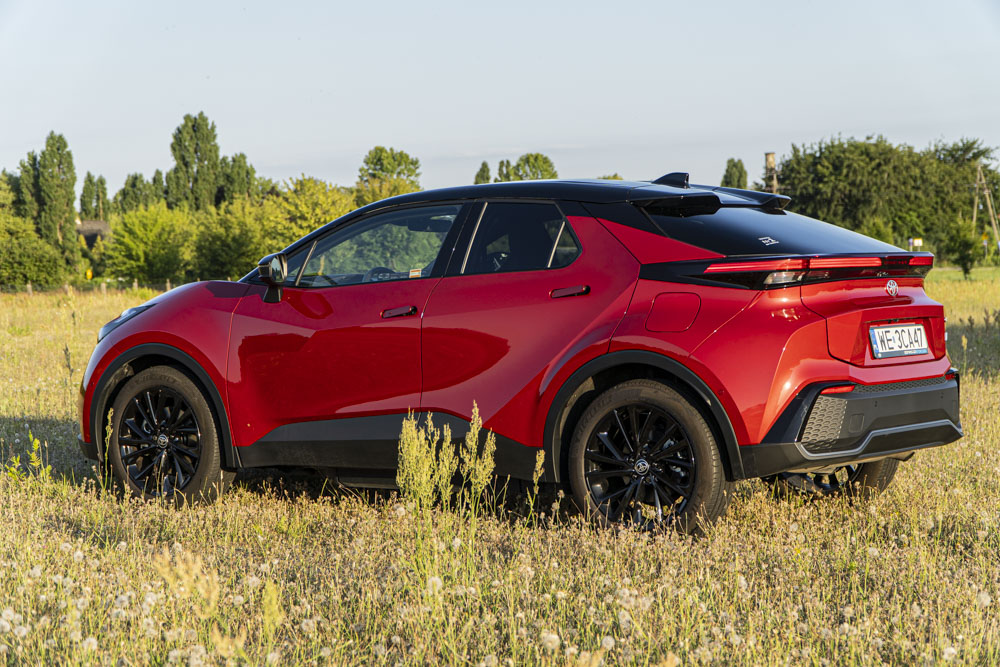 Toyota C-HR widok z tyłu