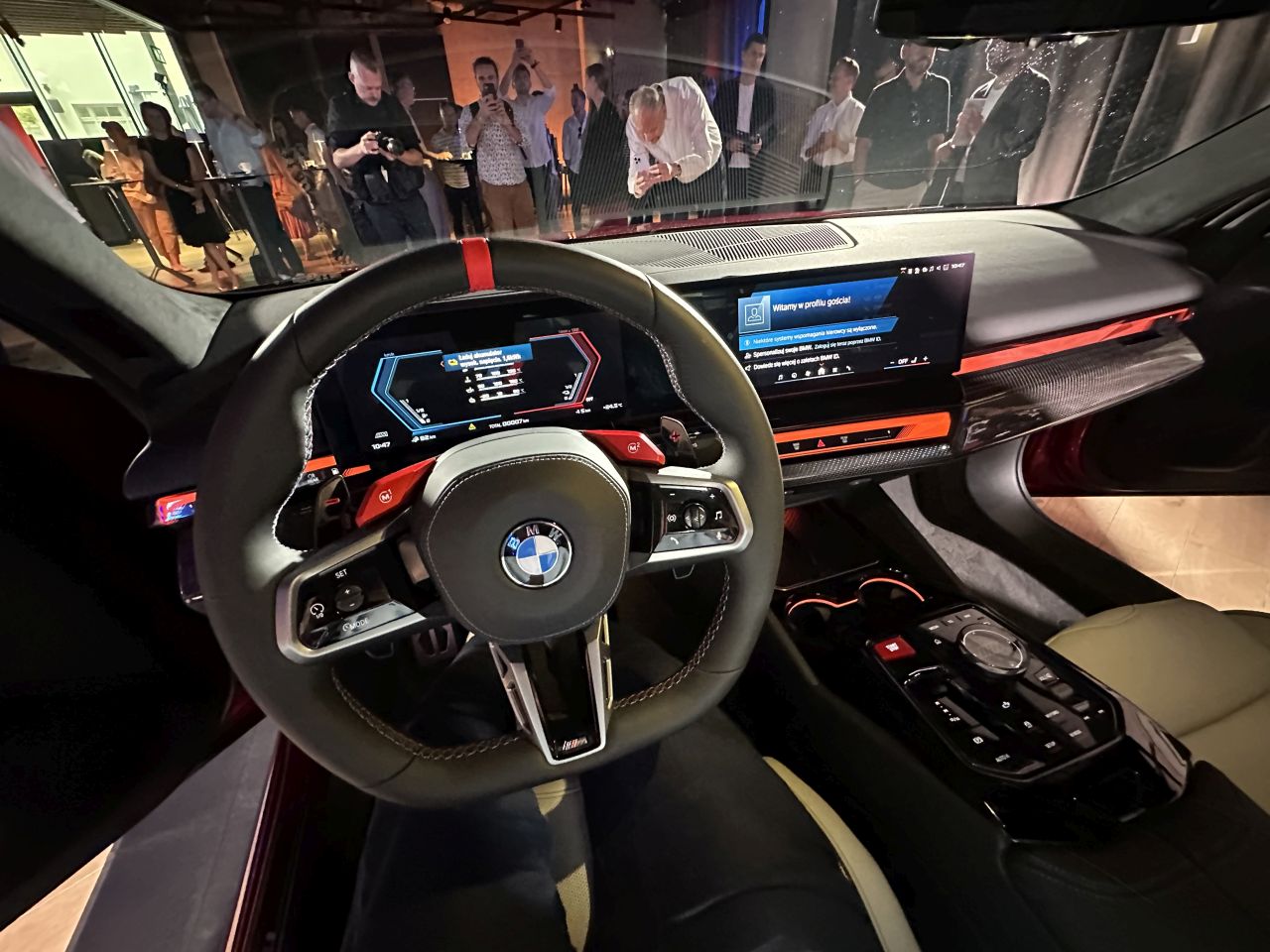 wnętrze nowego BMW M5