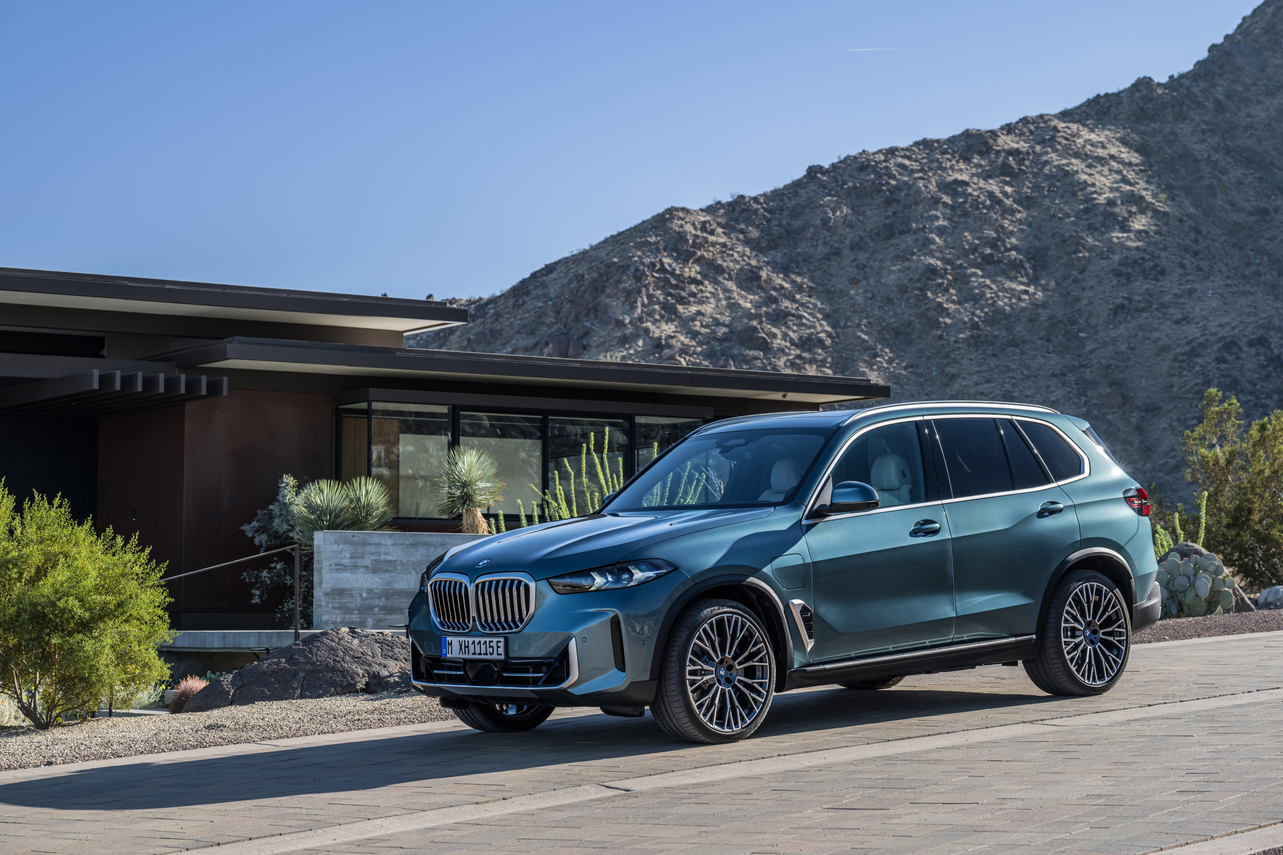 zielone BMW X5 PHEV