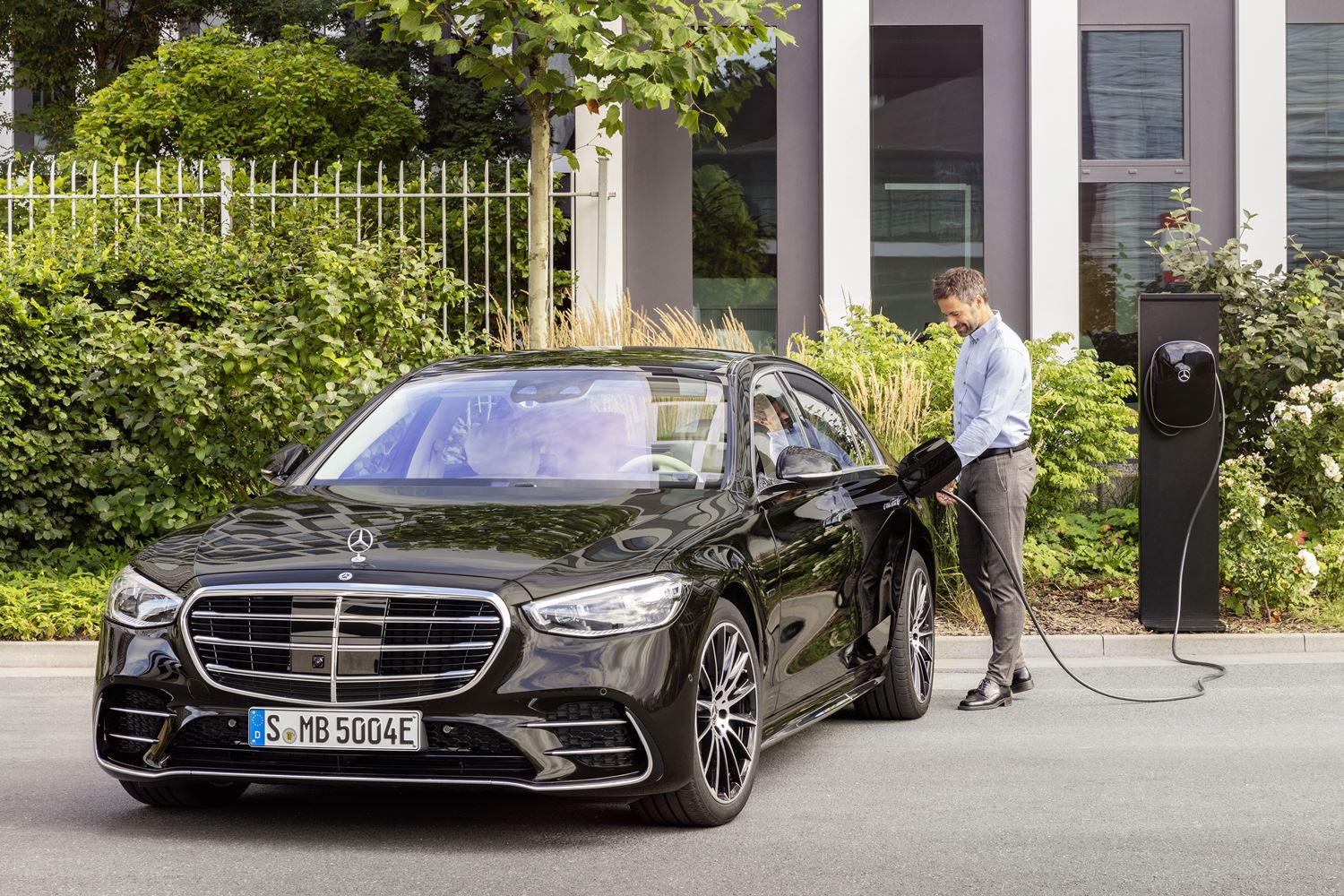 czarny Mercedes S klasa PHEV