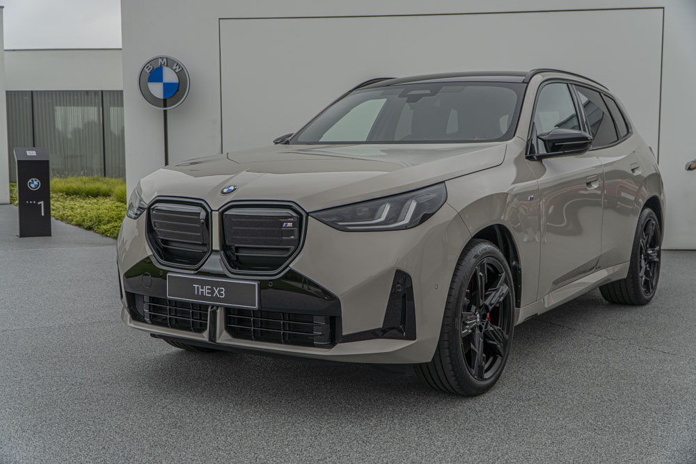 szare BMW X3 M50 xDrive