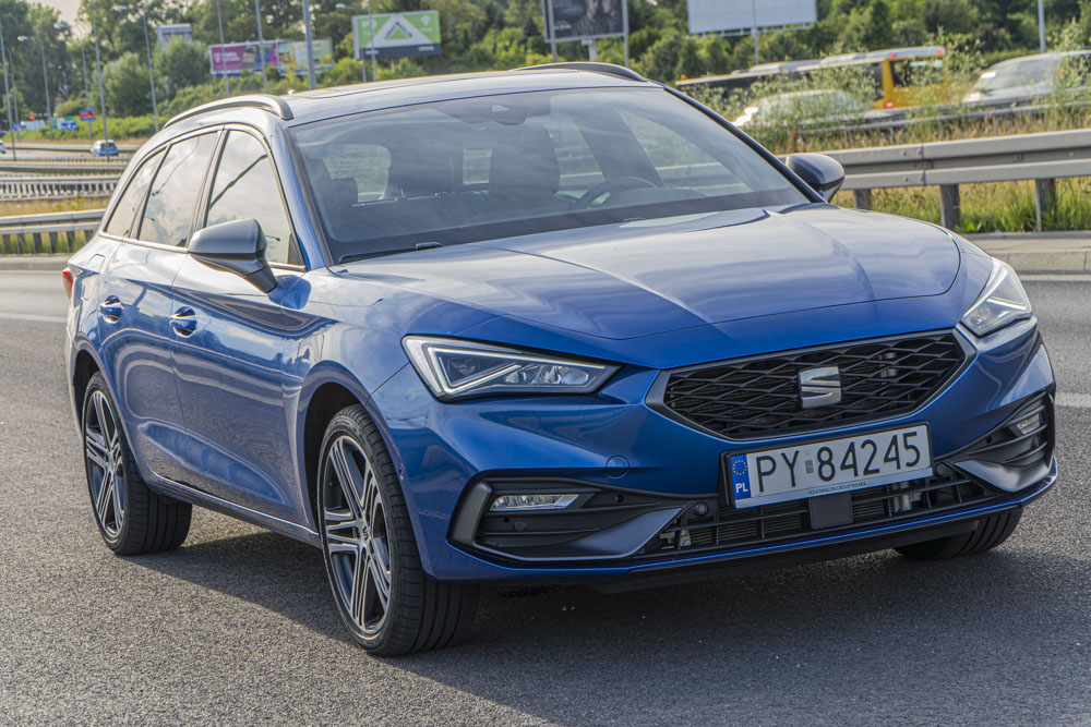 niebieski Seat Leon Sportstourer e-hybrid